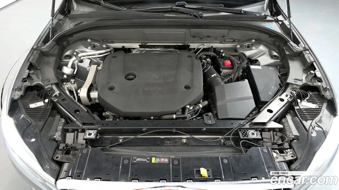 Volvo XC60 — фото 10