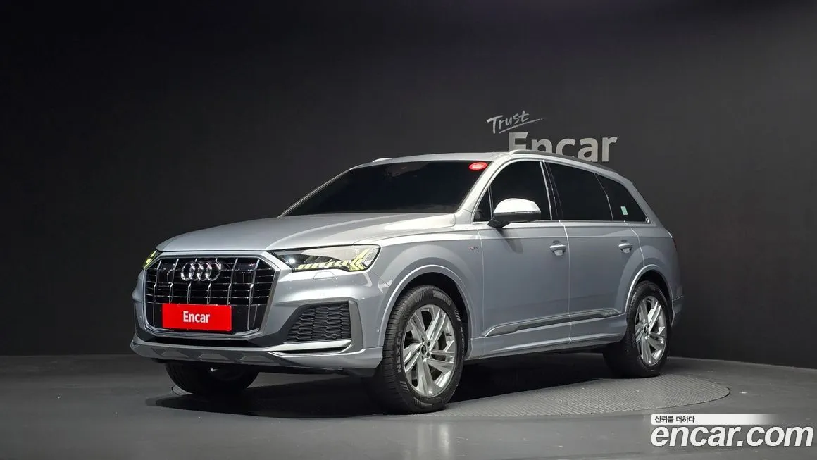 Audi Q7 — фото 1