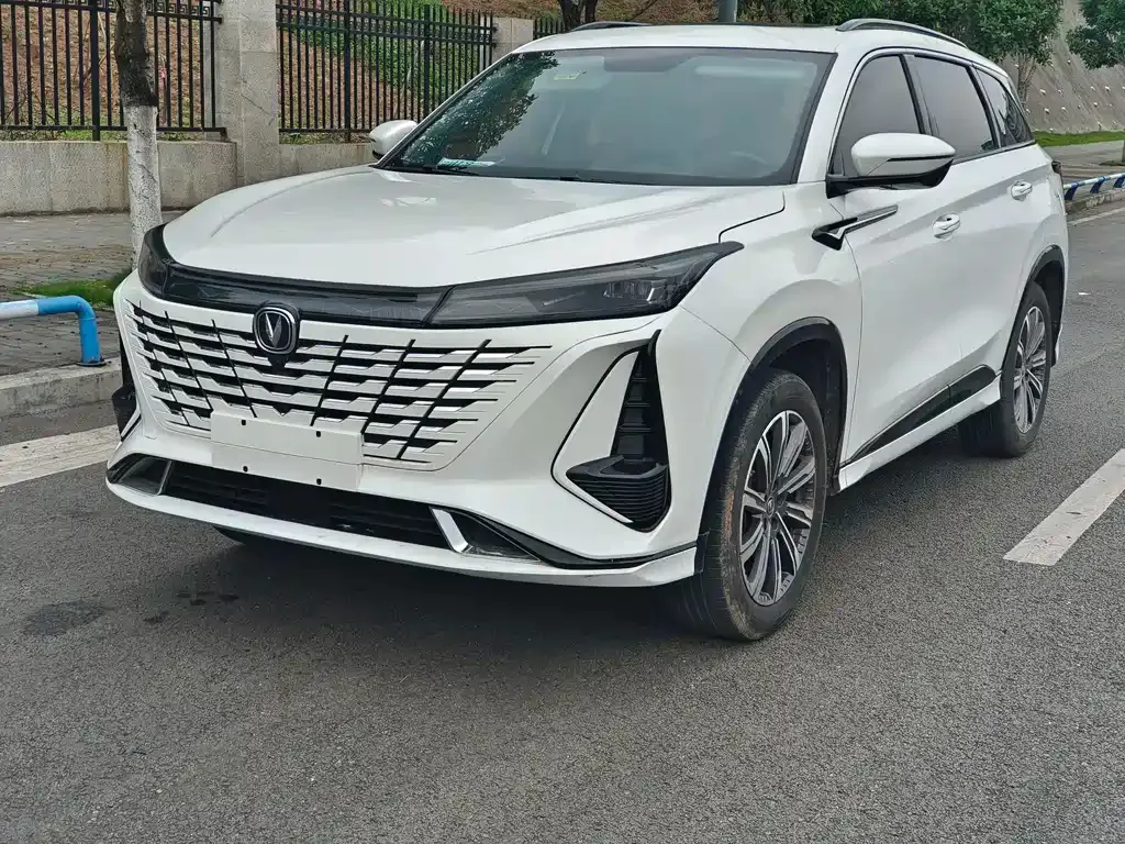 Changan CS75PLUS — фото 1