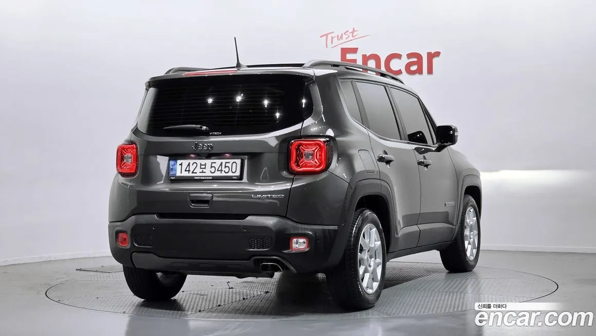 Jeep Renegade — фото 9