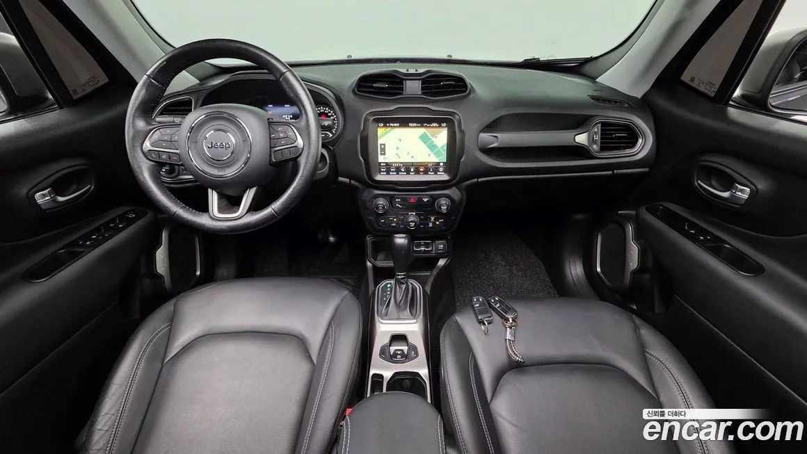 Jeep Renegade — фото 3