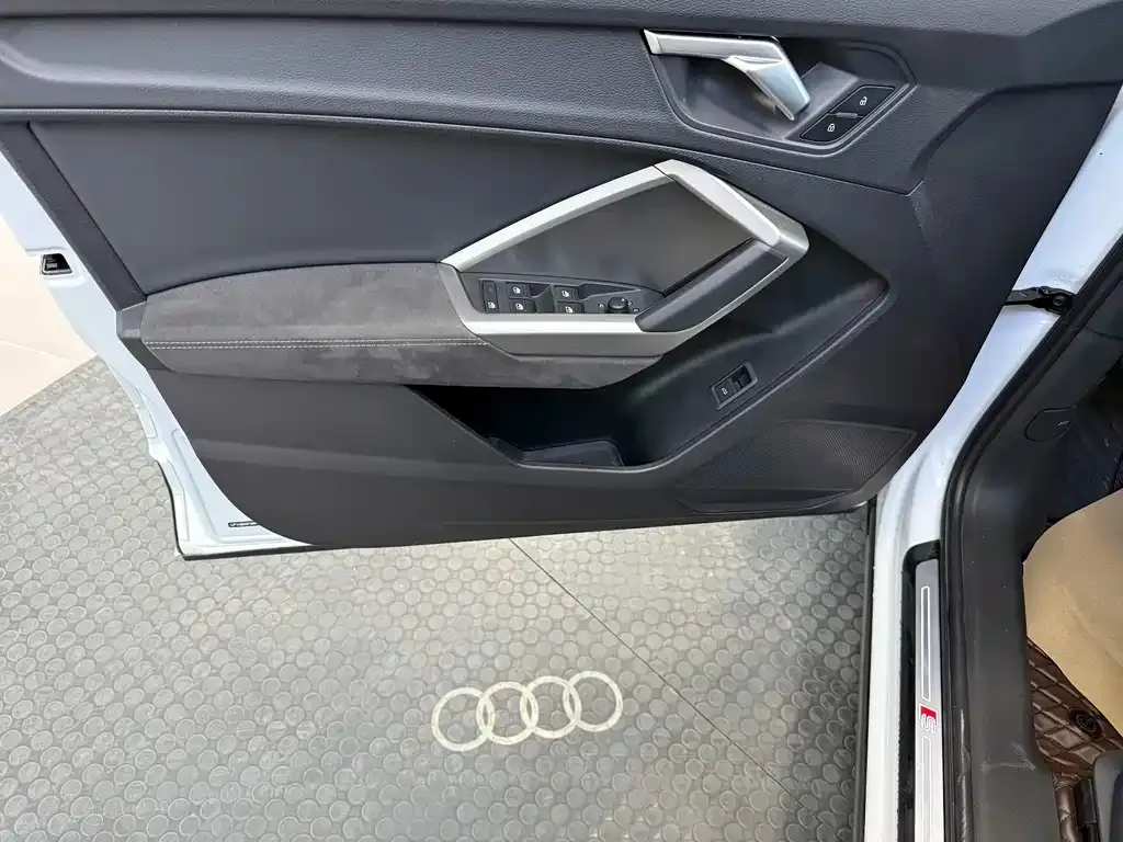 Audi Q3 — фото 7