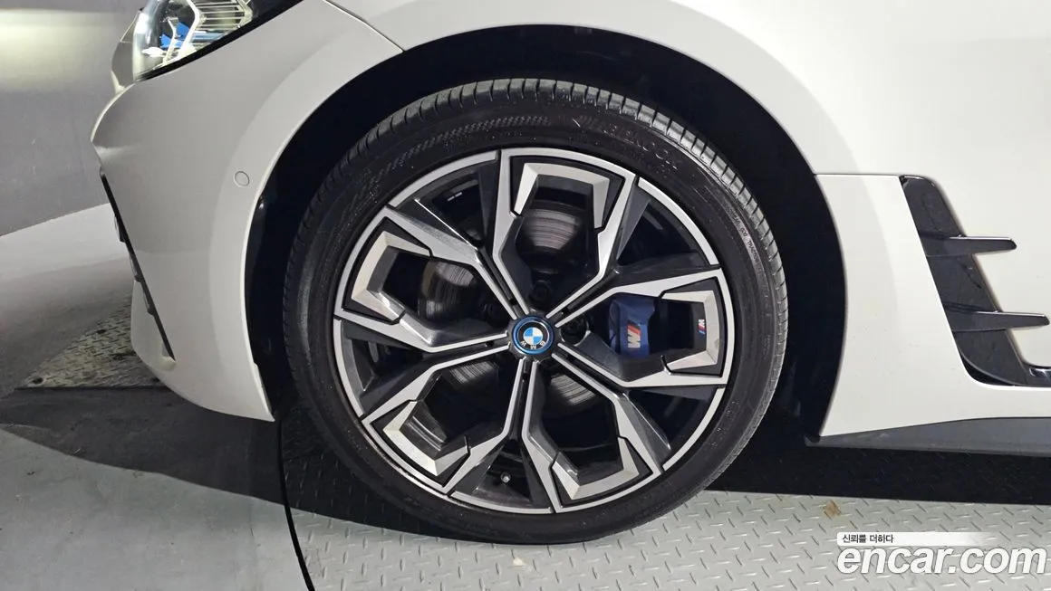 BMW i4 — фото 5