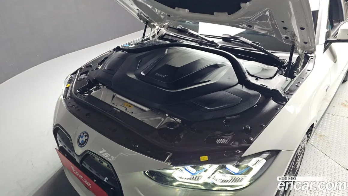 BMW i4 — фото 8
