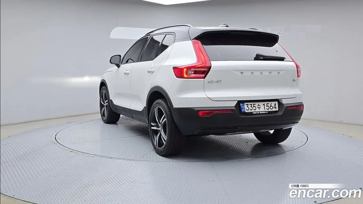 Volvo XC40 — фото 5