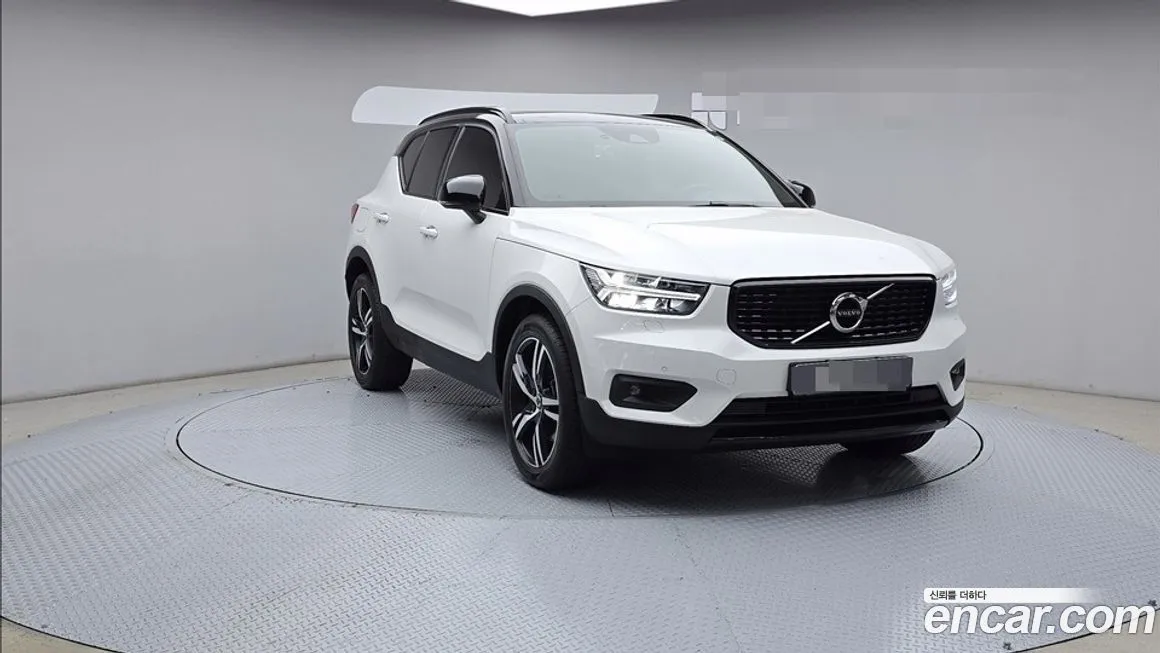 Volvo XC40 — фото 6