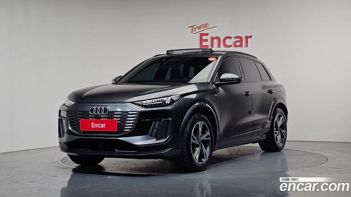 Audi Q6 e-tron — фото 1