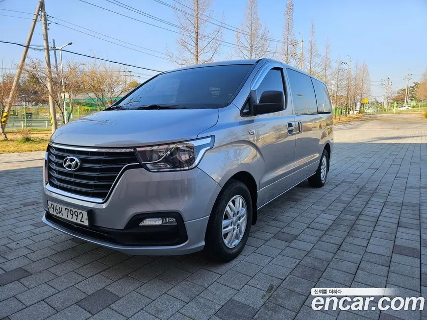 Hyundai Starex — фото 1