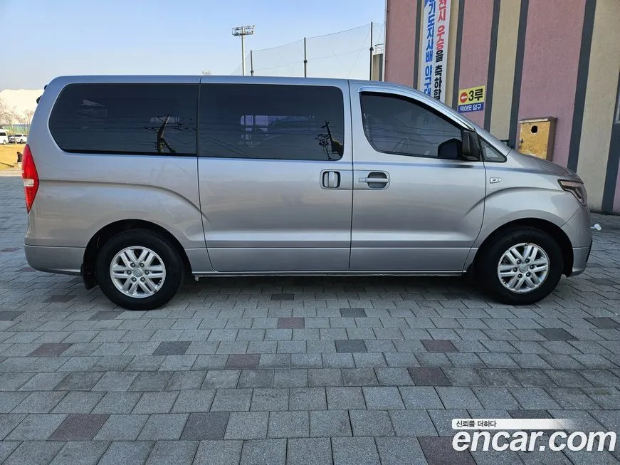 Hyundai Starex — фото 2