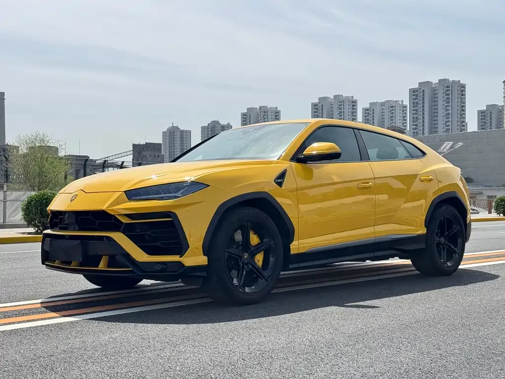 Lamborghini Urus — фото 1