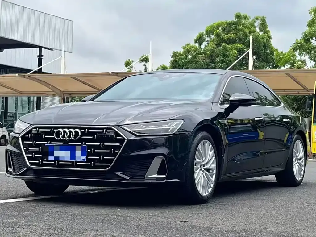 Audi A7L — фото 1