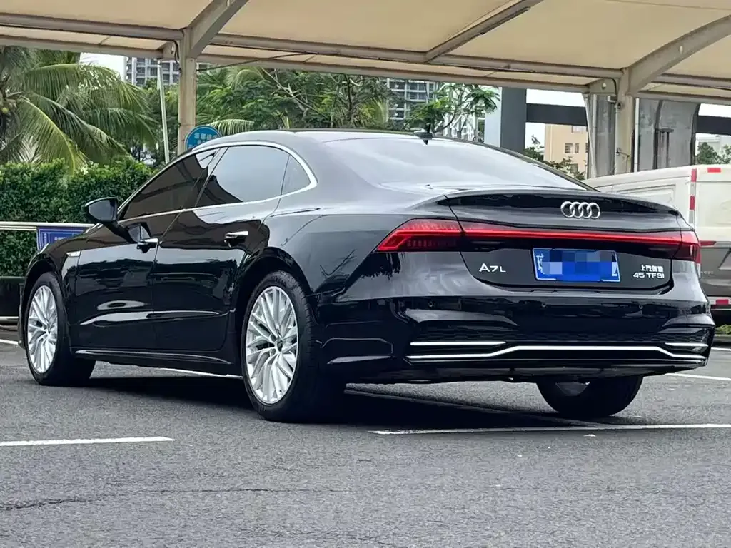 Audi A7L — фото 8