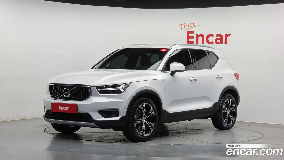 Volvo XC40 — фото 1