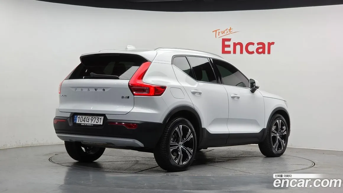 Volvo XC40 — фото 6