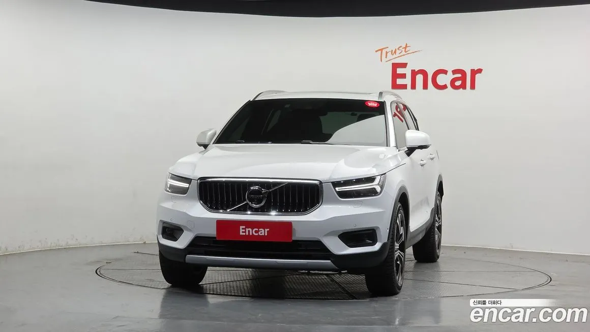 Volvo XC40 — фото 4