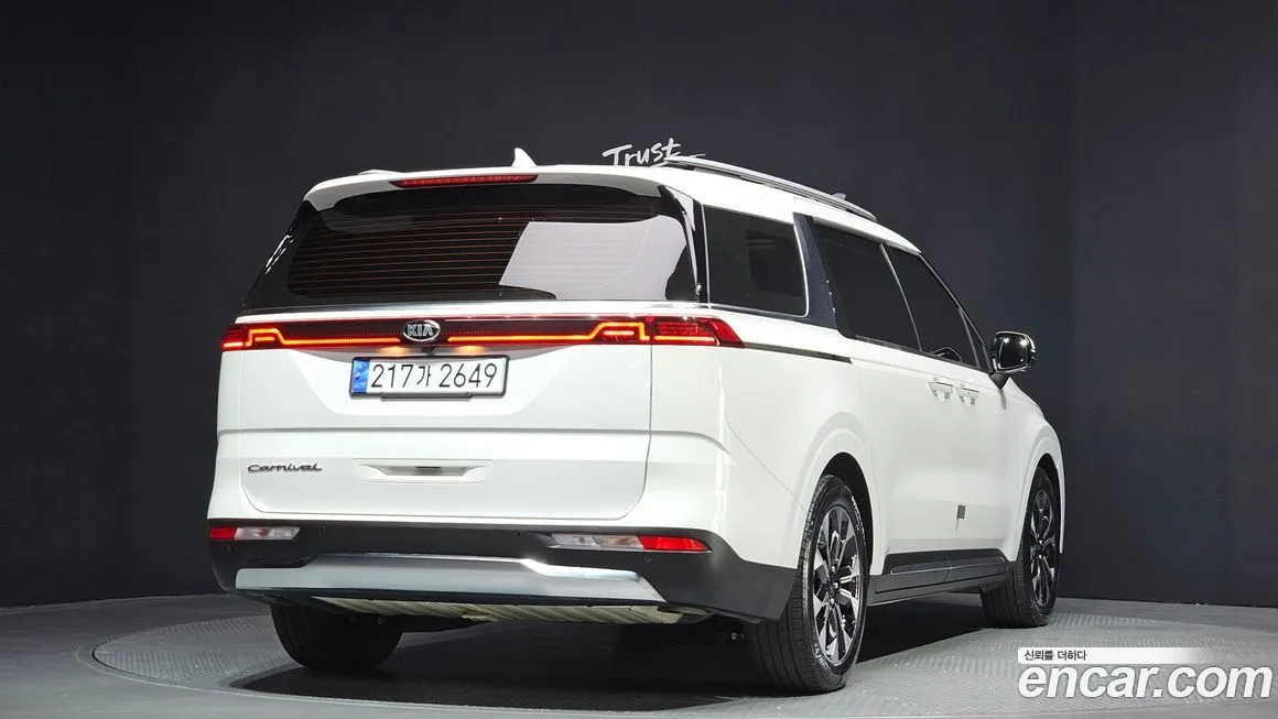 Kia Carnival — фото 6