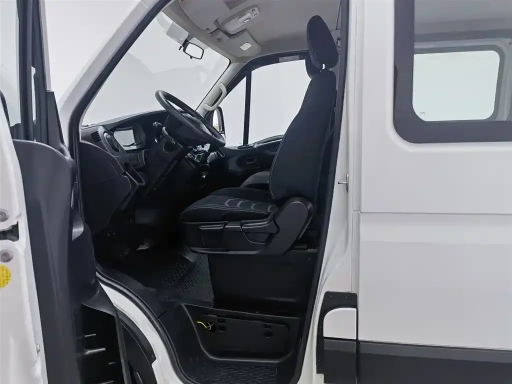 IVECO Ousheng — фото 4