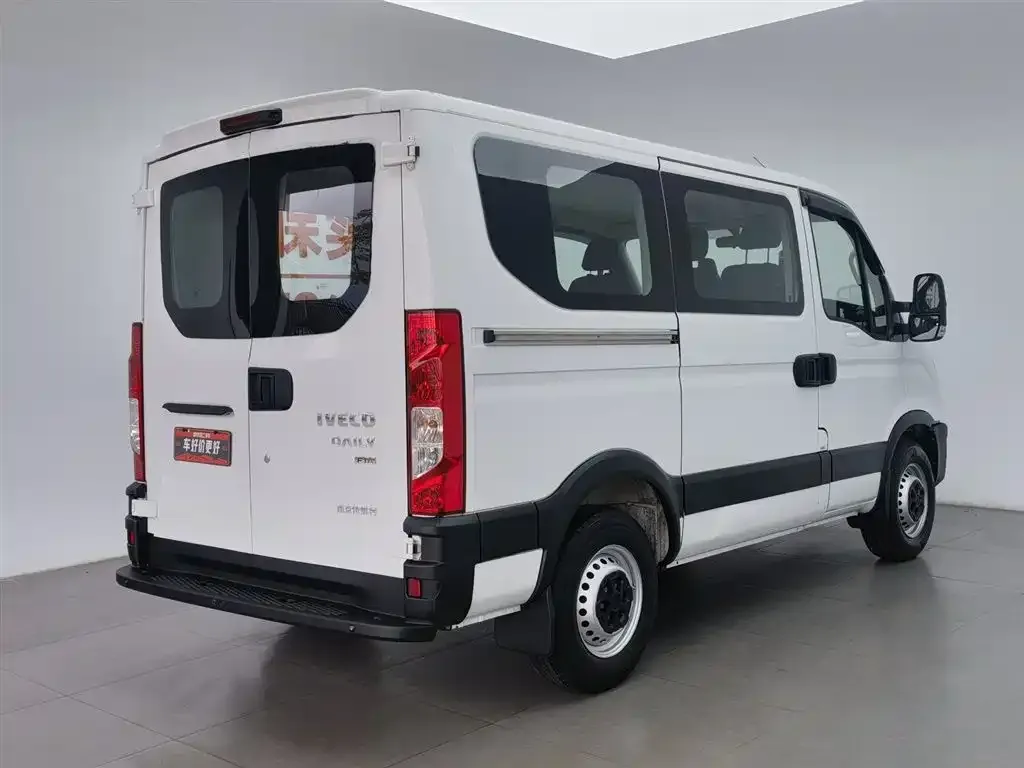 IVECO Ousheng — фото 3