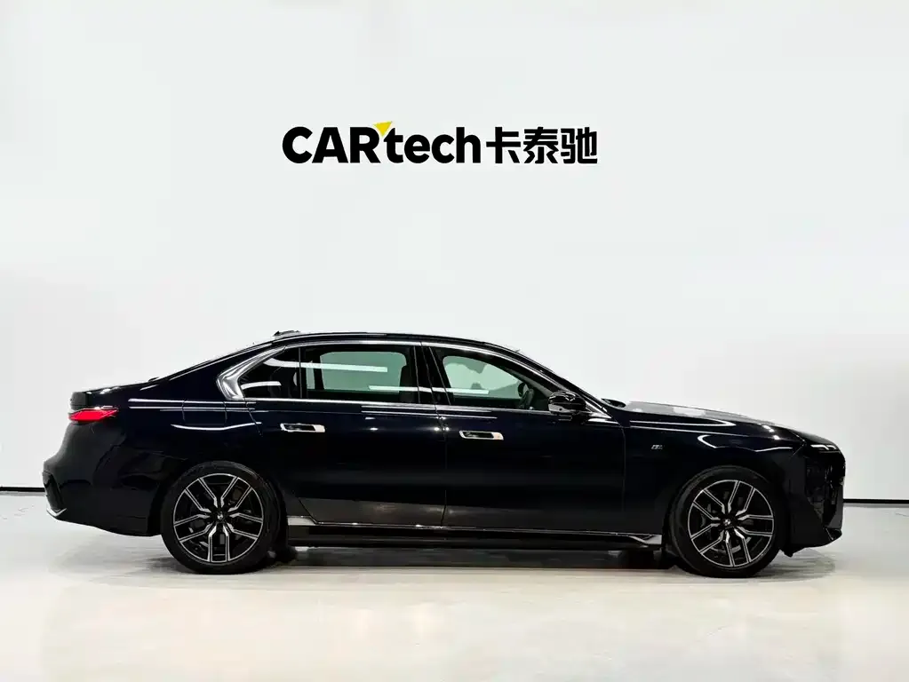 BMW i7 — фото 6