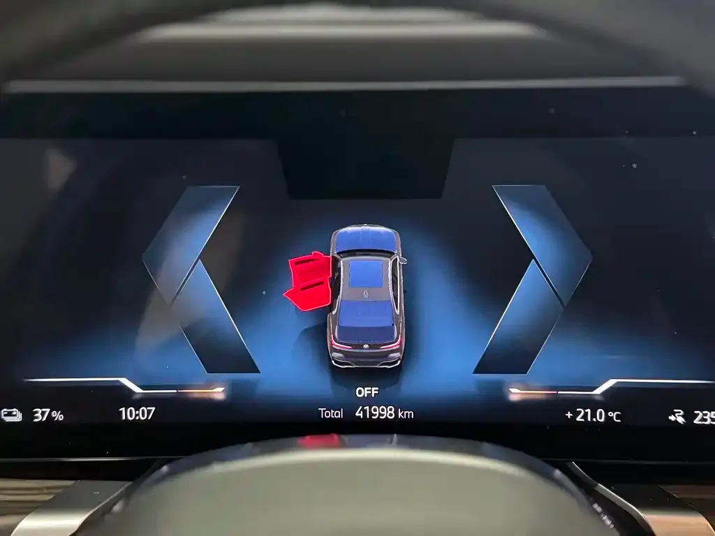 BMW i7 — фото 4