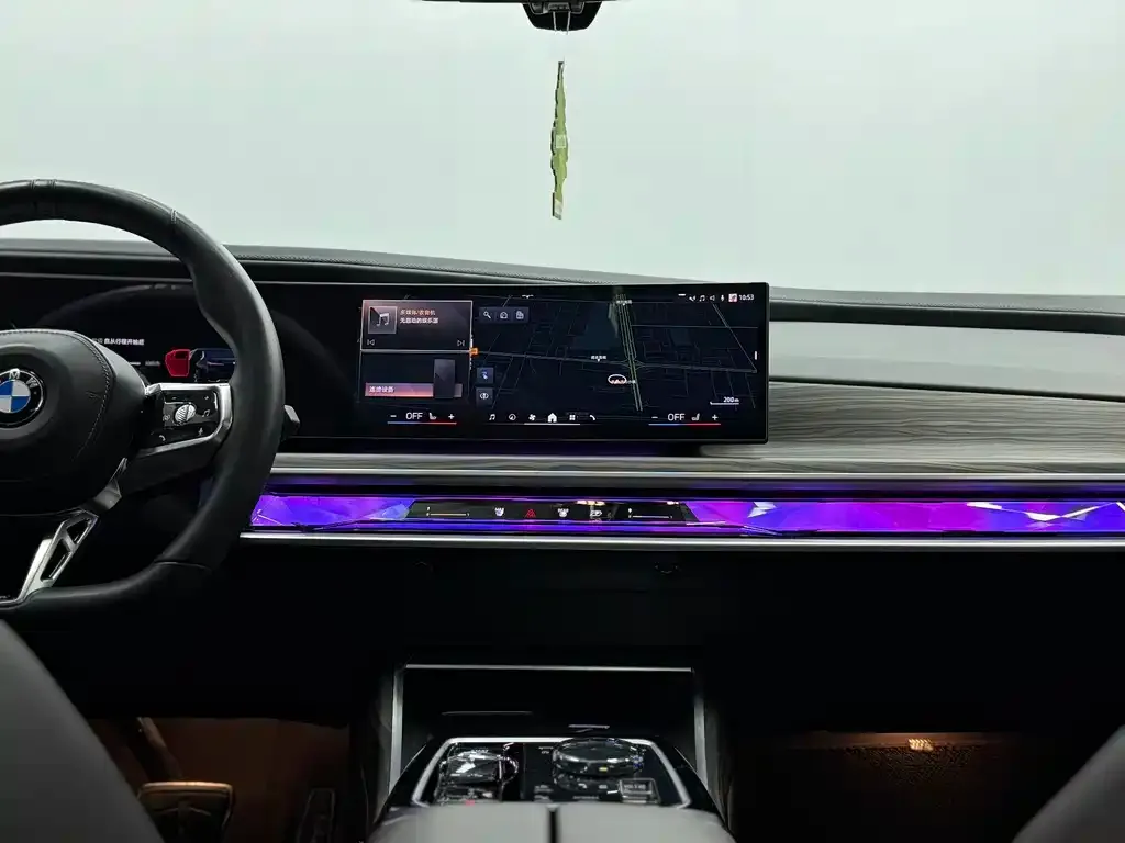 BMW i7 — фото 2