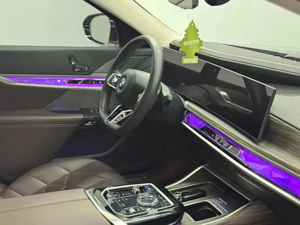 BMW i7 — фото 7