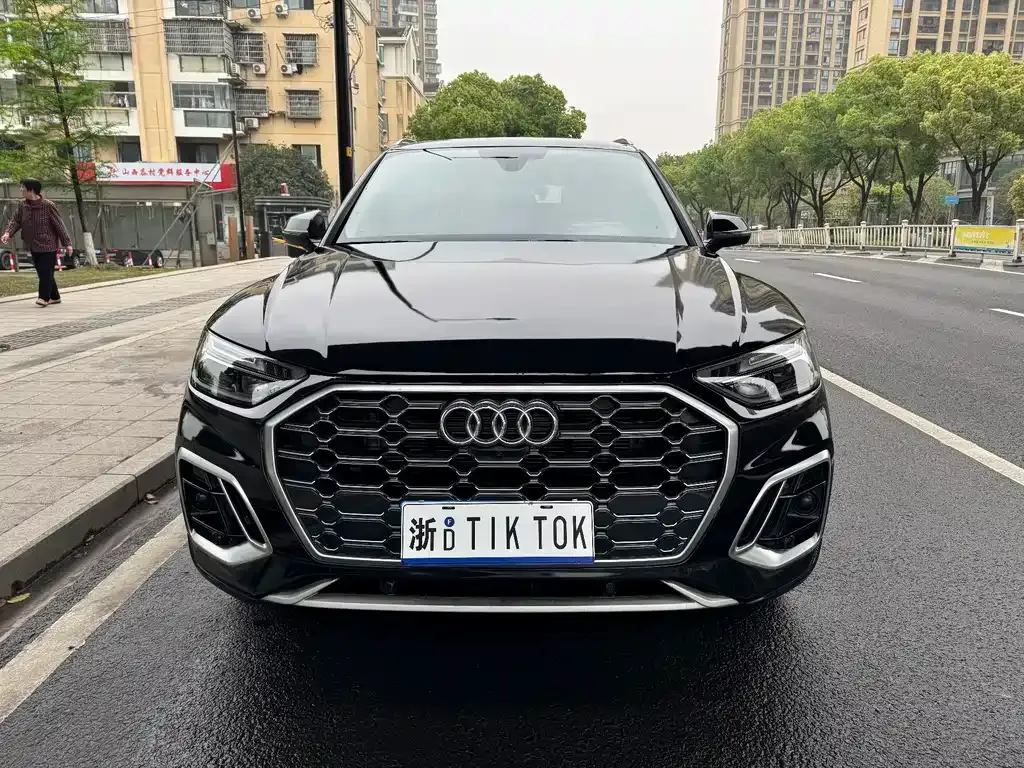 Audi Q5L — фото 9