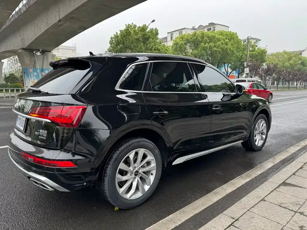 Audi Q5L — фото 5