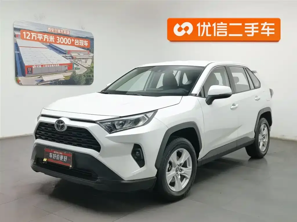 Toyota RAV4 — фото 1