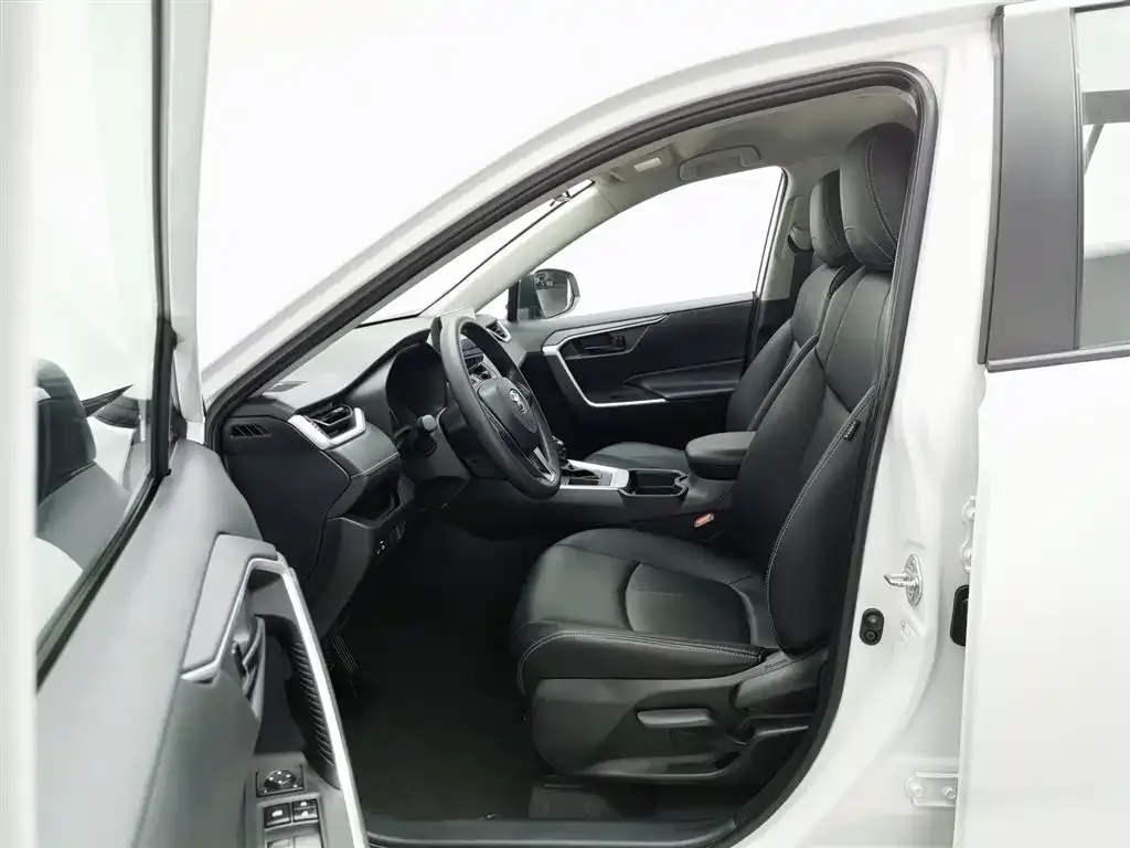 Toyota RAV4 — фото 7