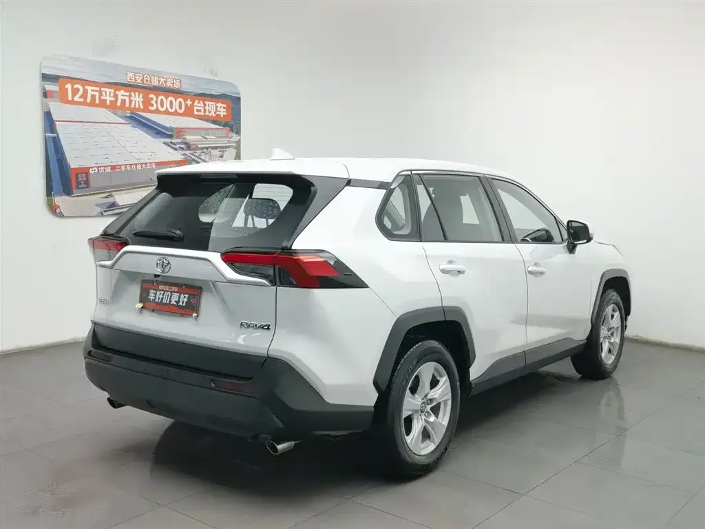 Toyota RAV4 — фото 6
