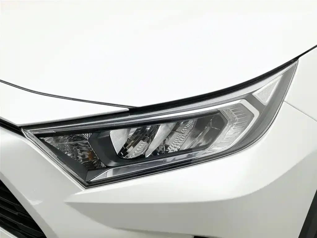 Toyota RAV4 — фото 2