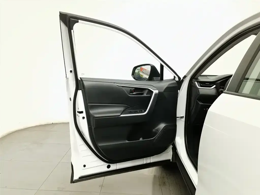 Toyota RAV4 — фото 3