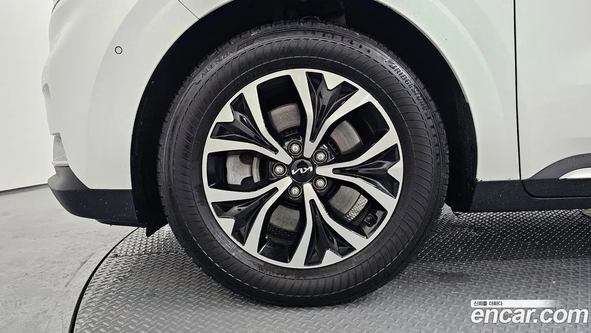 Kia Carnival — фото 8