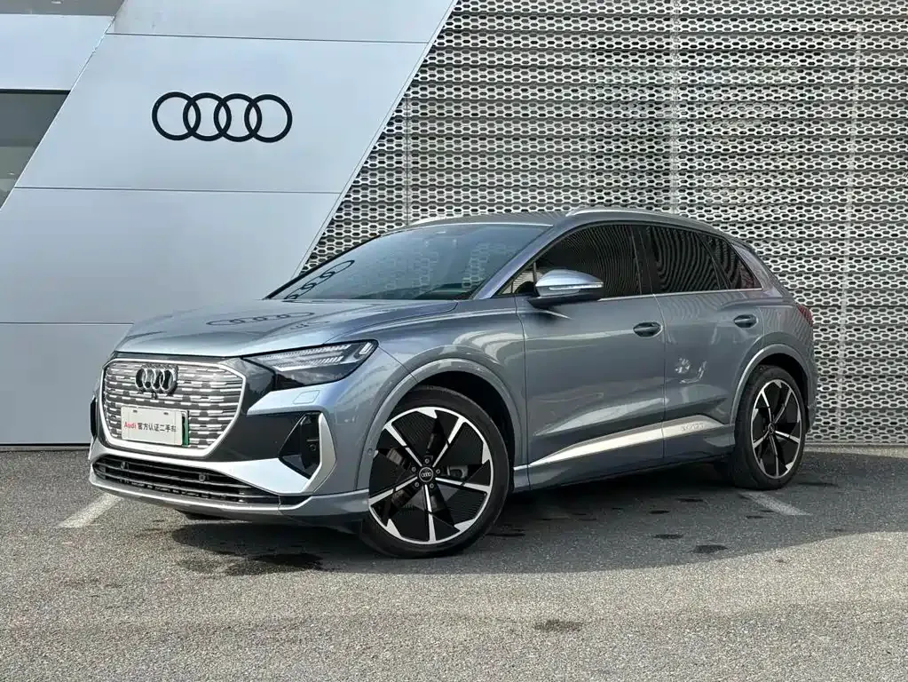 Audi Q4 e-tron — фото 1