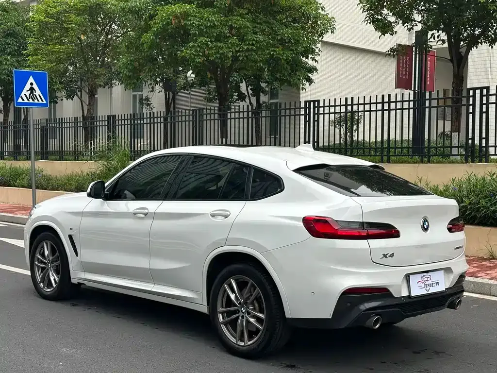 BMW X4 — фото 10