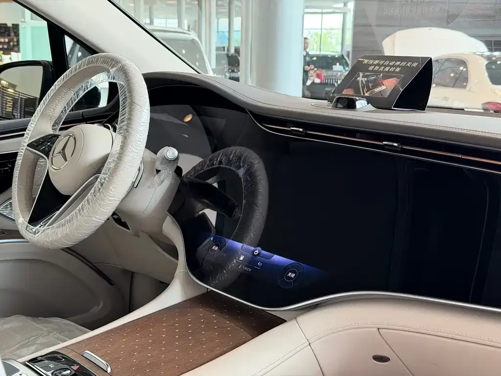 Mercedes-Benz EQS SUV — фото 6