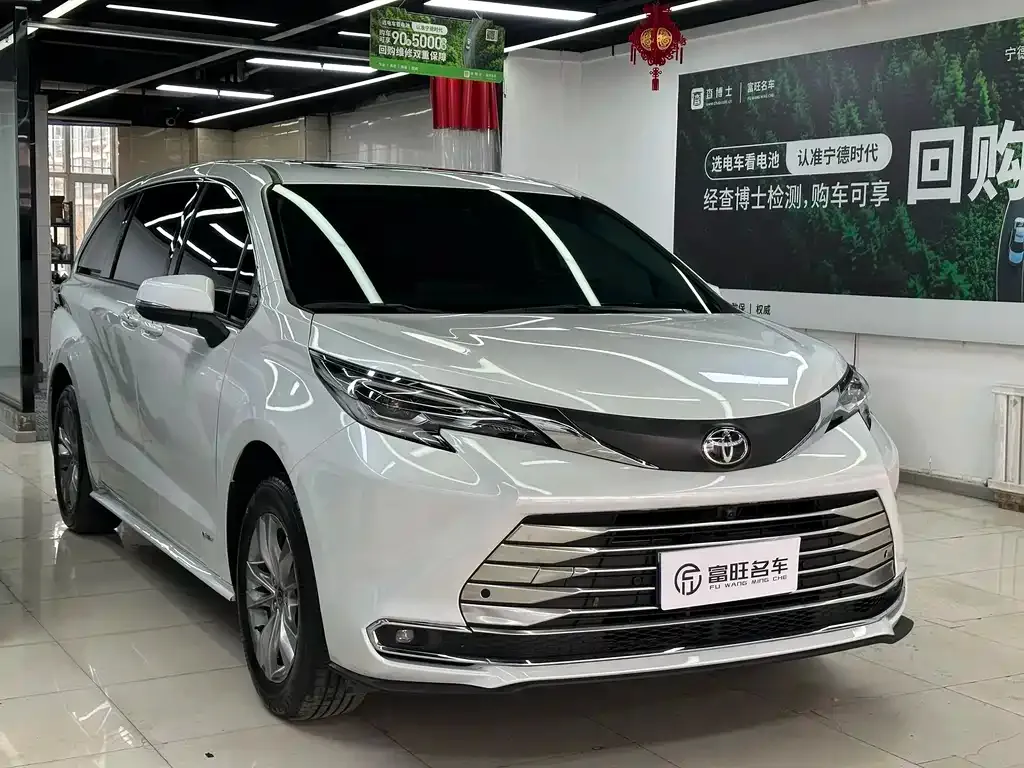 Toyota Sienna — фото 2