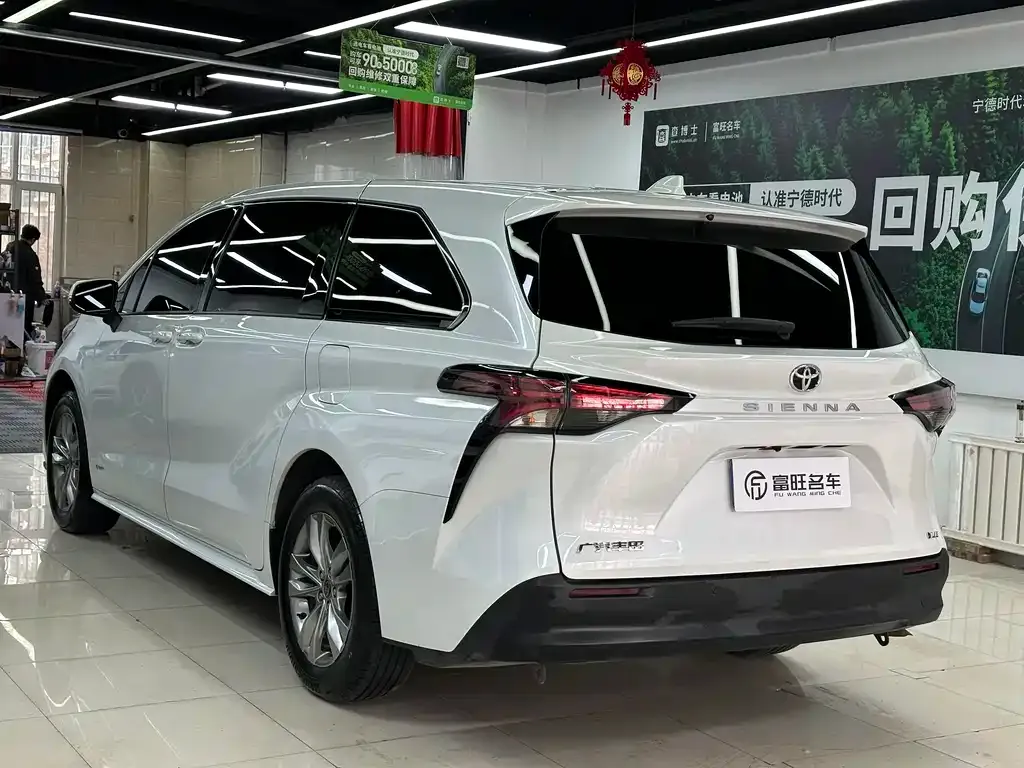 Toyota Sienna — фото 4