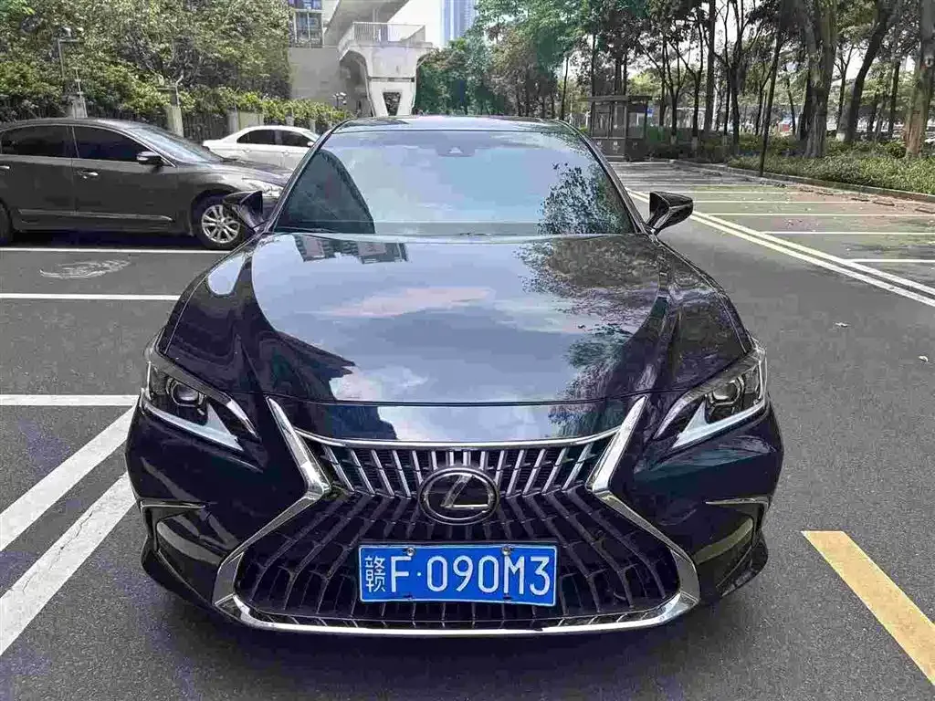 Lexus ES — фото 1