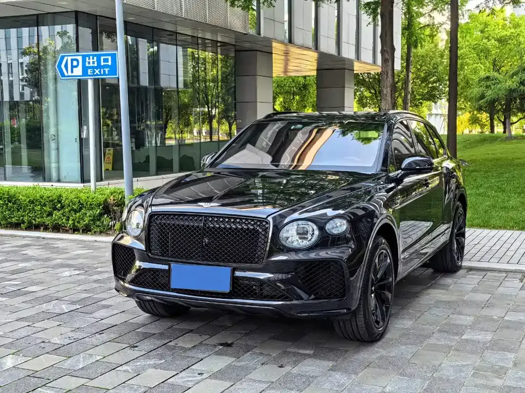 Bentley Bentayga — фото 1