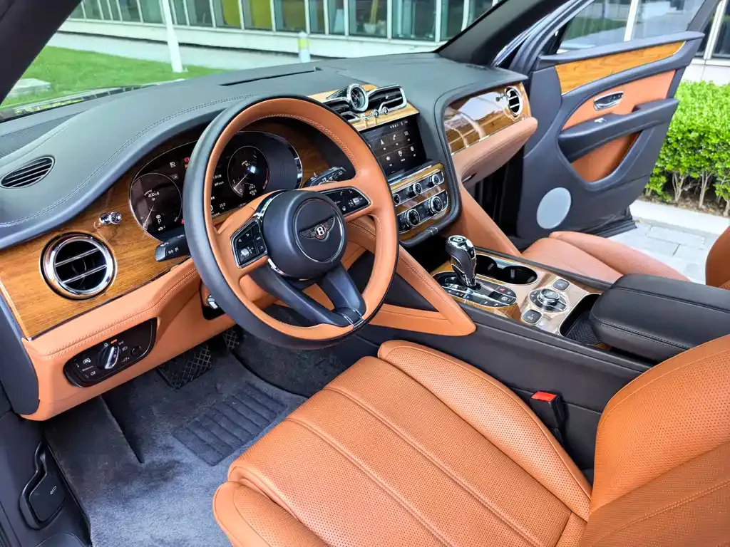 Bentley Bentayga — фото 4