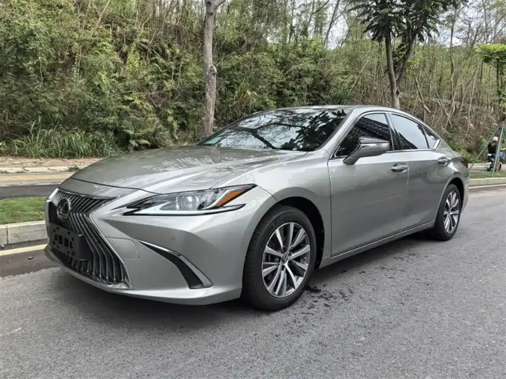 Lexus ES — фото 1