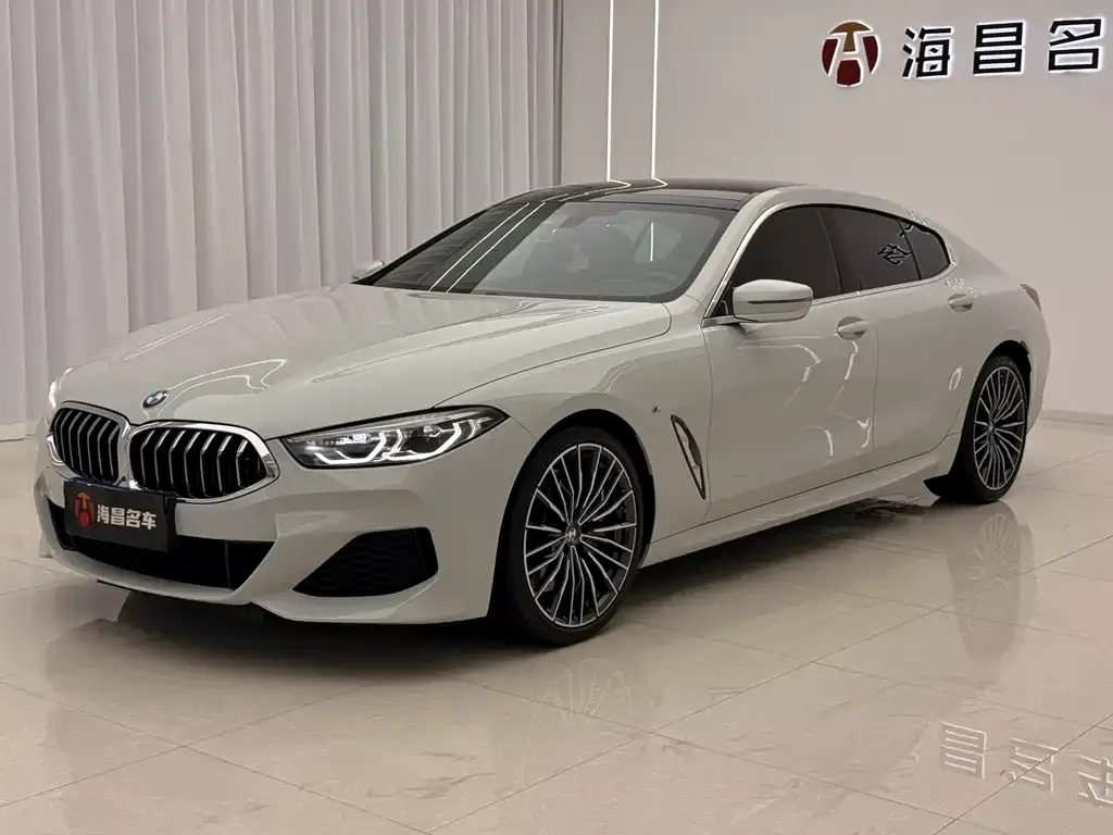 BMW 8 Series — фото 1