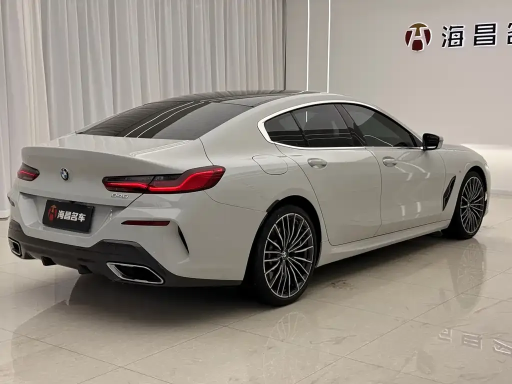 BMW 8 Series — фото 4
