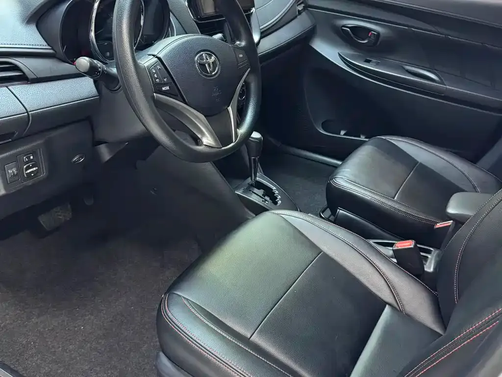 Toyota Yaris L — фото 10
