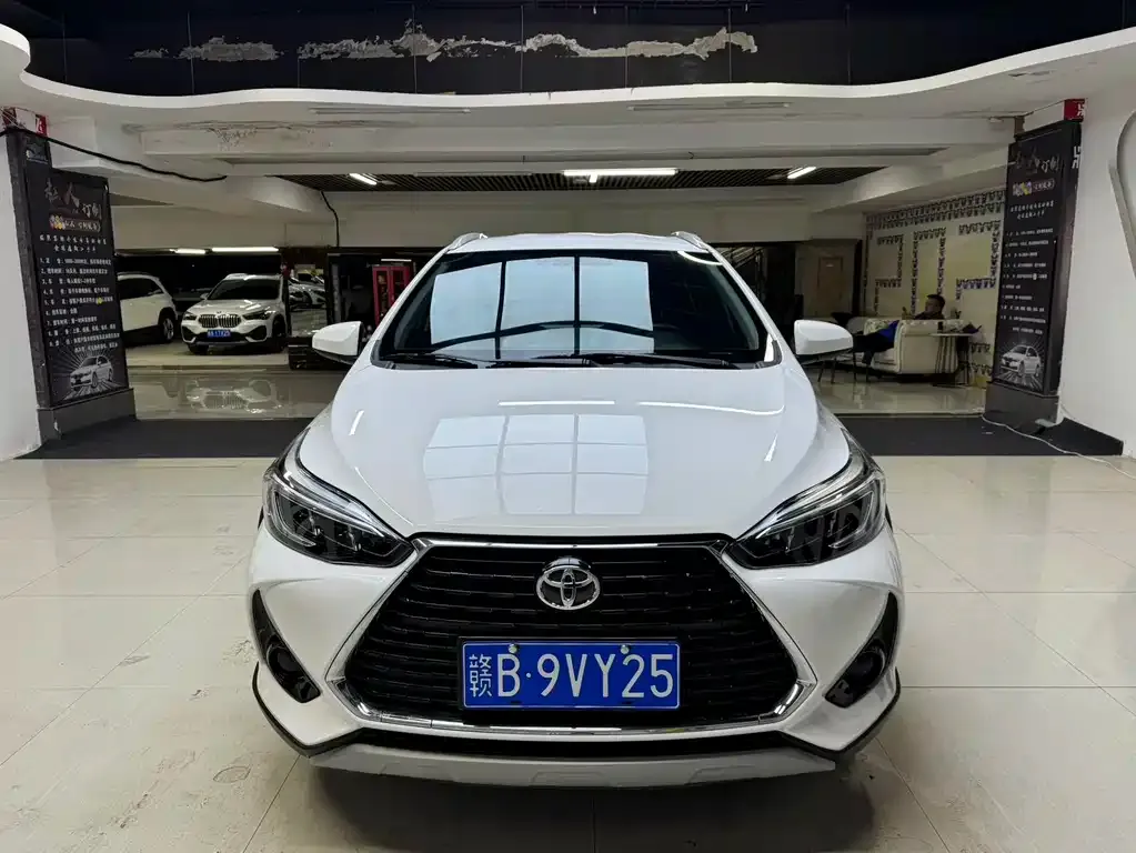 Toyota Yaris L — фото 2