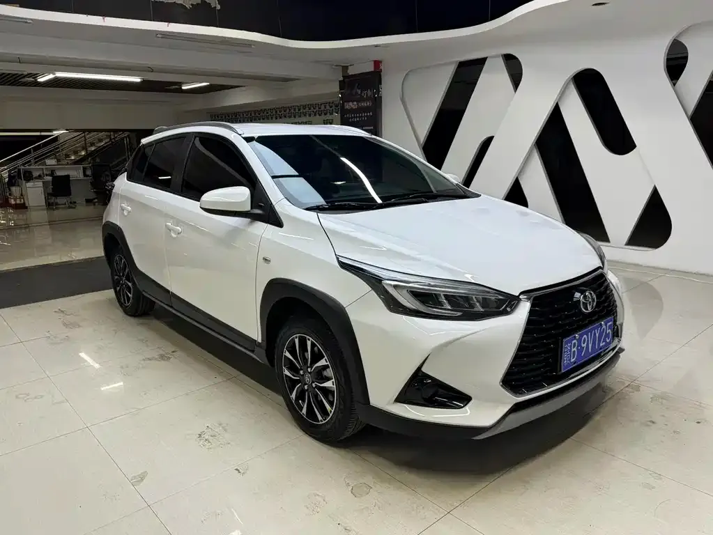 Toyota Yaris L — фото 4