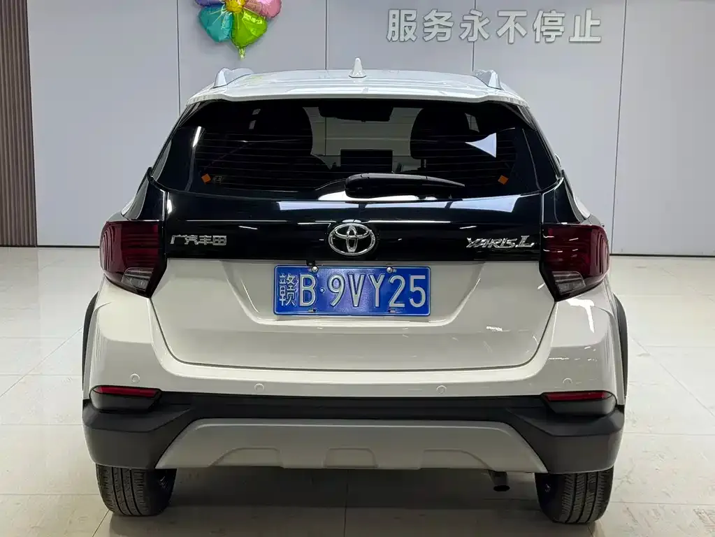 Toyota Yaris L — фото 3