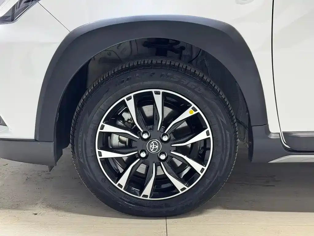 Toyota Yaris L — фото 6